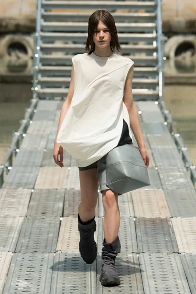 Look 3